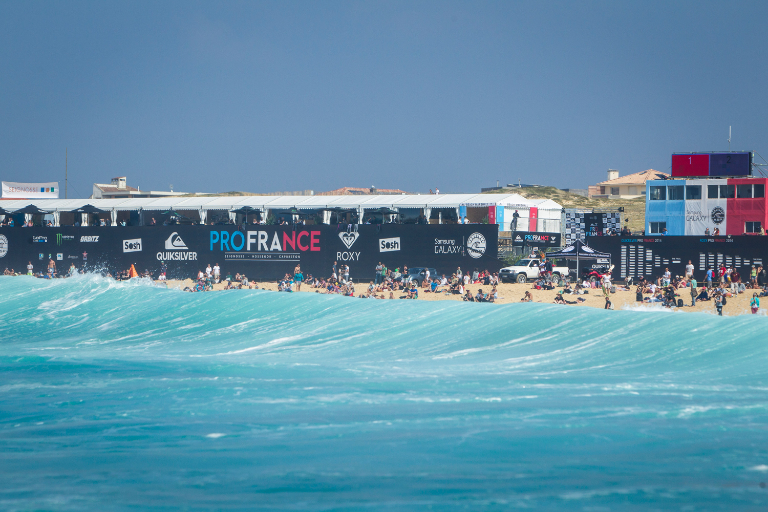 Join the  F U N  at #ROXYpro France